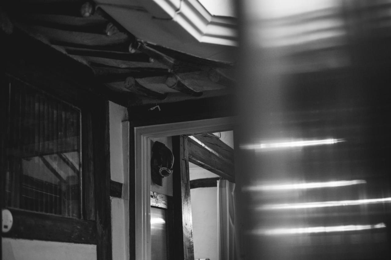 Viva La Vida - Jongno Hanok Private House Сеул Экстерьер фото